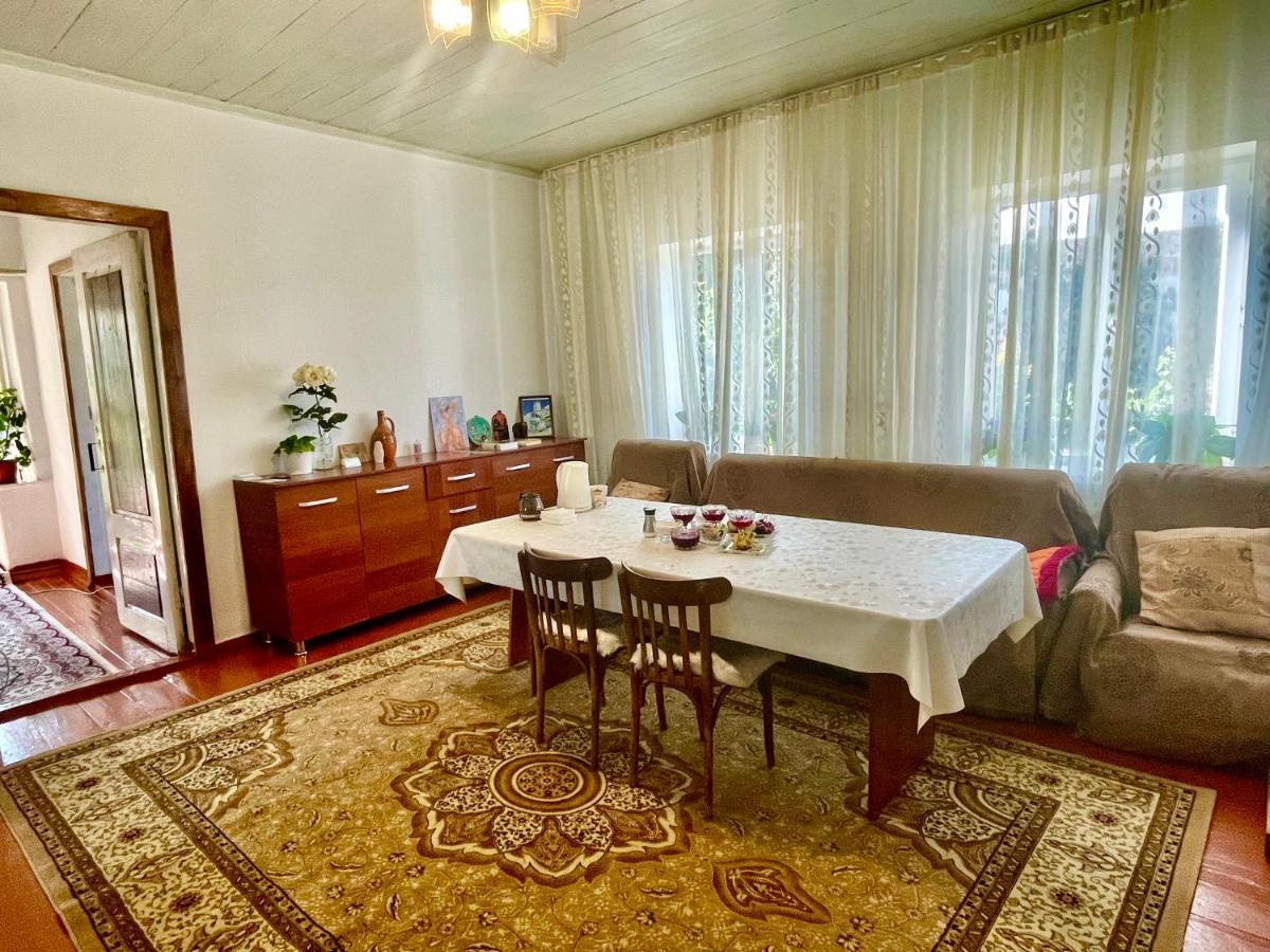 Gulnara Guest House Balykchy Экстерьер фото